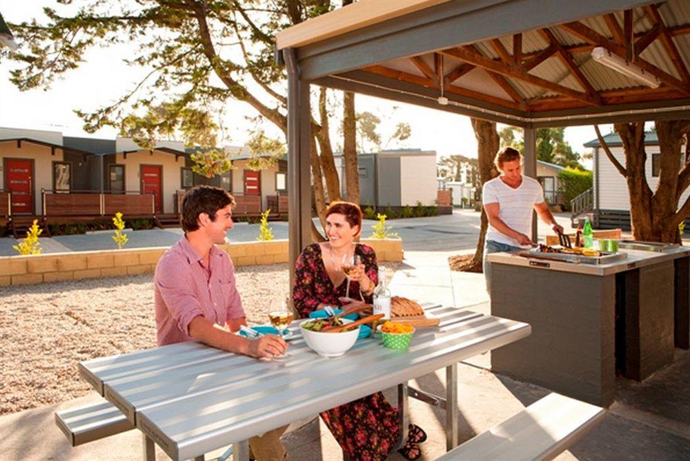 Airport Tourist Village Melbourne Exterior photo