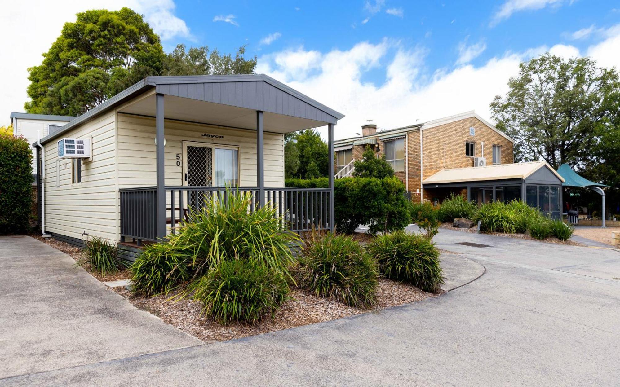 Airport Tourist Village Melbourne Exterior photo
